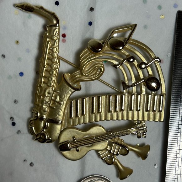 AJC Jewelry - Vintage Signed AJC Gold Musical Brooch Pin Saxophone Guitar Keyboard Music Notes